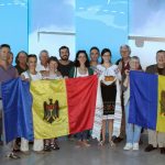 Hosts and ambassadors met each other at the airport. Hosts and ambassadors met each other at the airport.