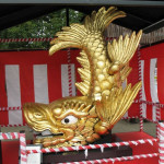 A replica of a Nagoyan Dolphin which is standing on the castle roof.